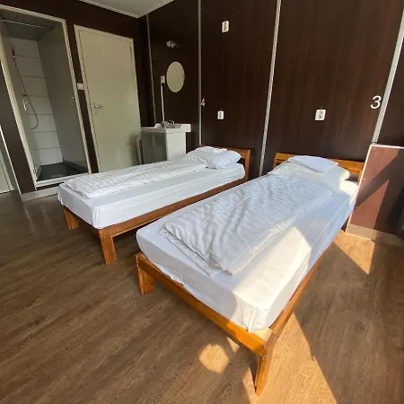 Hostel Utopia-2